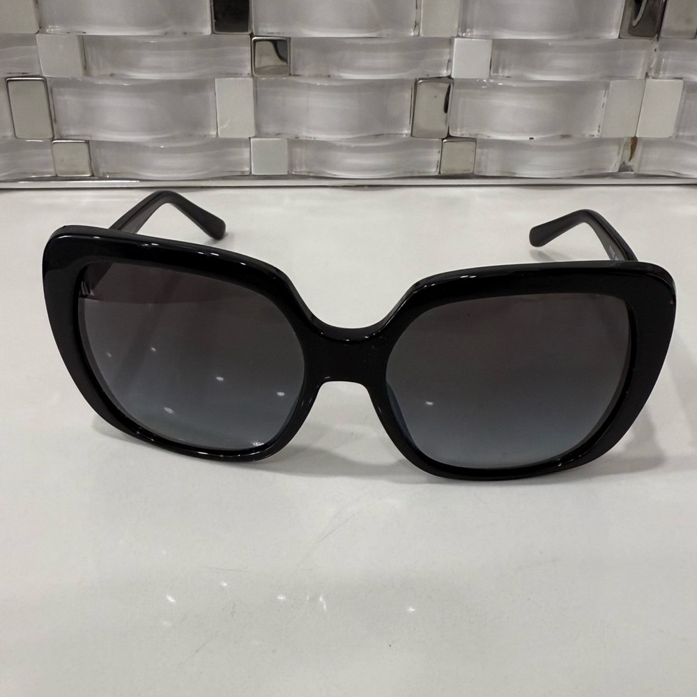 Goegeous Like New Tory Burch Black Gradient Sunglasses